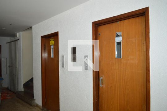 Hall de apartamento para alugar com 2 quartos, 55m² em Liberdade, São Paulo