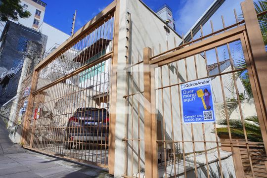 Fachada de casa para alugar com 1 quarto, 600m² em Floresta, Porto Alegre
