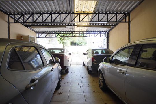Pátio 1 de casa para alugar com 1 quarto, 600m² em Floresta, Porto Alegre