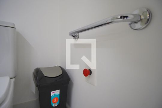 Banheiro de kitnet/studio para alugar com 1 quarto, 40m² em Petrópolis, Porto Alegre
