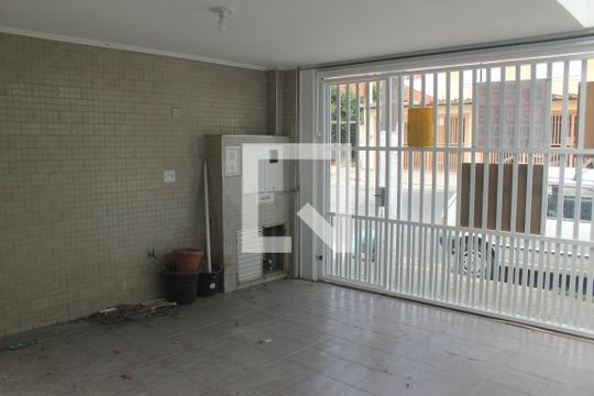 Garagem de casa para alugar com 3 quartos, 140m² em Cupecê, São Paulo