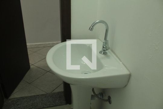 Lavabo de casa para alugar com 3 quartos, 140m² em Cupecê, São Paulo