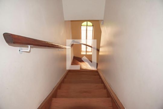 Acesso ao 2° Piso de casa de condomínio à venda com 3 quartos, 167m² em Planalto Paulista, São Paulo