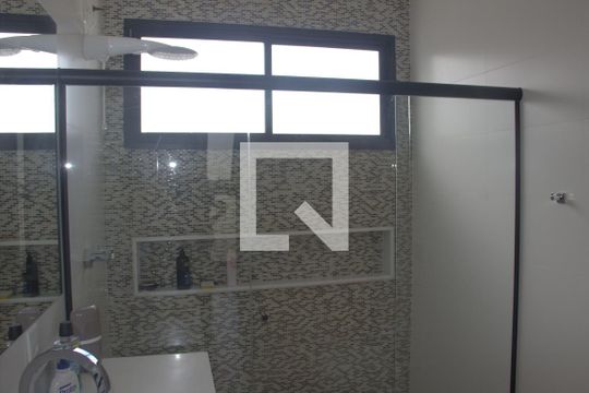 Banheiro de casa de condomínio para alugar com 4 quartos, 419m² em Jardim Guadalajara, Sorocaba