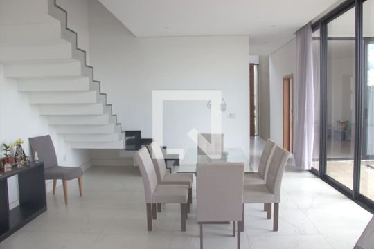 Sala de casa de condomínio para alugar com 4 quartos, 419m² em Jardim Guadalajara, Sorocaba