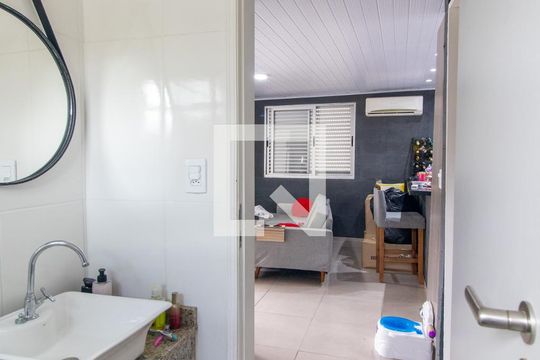 Banheiro Social de casa para alugar com 2 quartos, 55m² em Pilarzinho, Curitiba