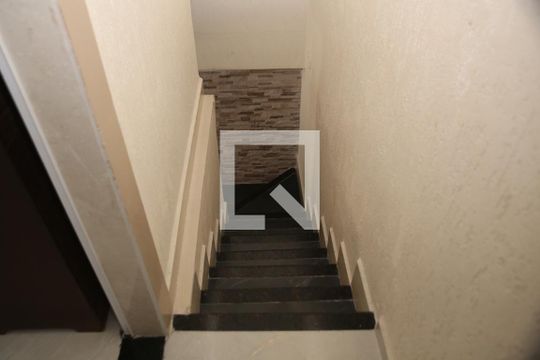 Escada de casa para alugar com 3 quartos, 120m² em Vila Caiçara, Praia Grande