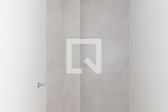 Banheiro de kitnet/studio à venda com 1 quarto, 27m² em Vila Ema, São Paulo