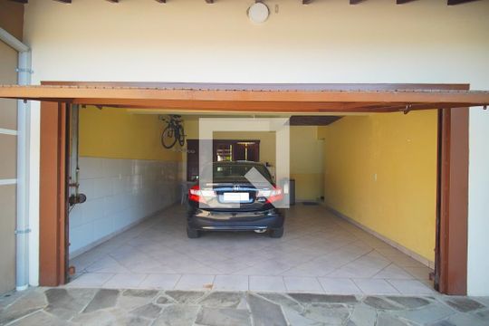 Garagem de casa à venda com 3 quartos, 360m² em Feitoria, São Leopoldo