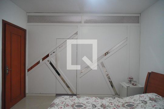Closet de casa à venda com 3 quartos, 350m² em Guarani, Novo Hamburgo