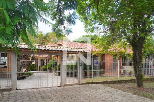 Fachada de casa à venda com 3 quartos, 350m² em Guarani, Novo Hamburgo