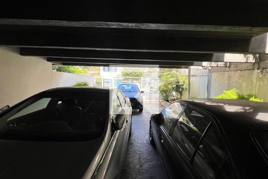 Garagem de casa para alugar com 3 quartos, 350m² em Jardim das Bandeiras, São Paulo