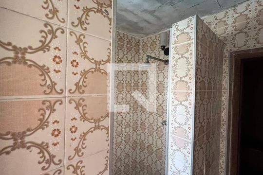 Banheiro do salão de casa para alugar com 3 quartos, 350m² em Jardim das Bandeiras, São Paulo