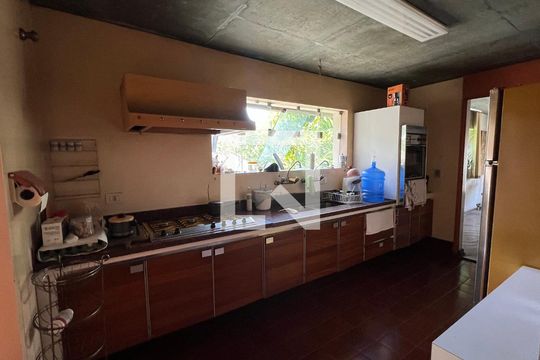 Cozinha de casa para alugar com 3 quartos, 350m² em Jardim das Bandeiras, São Paulo