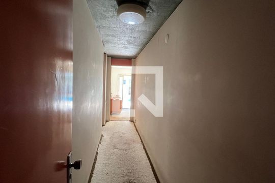 Corredor de casa para alugar com 3 quartos, 350m² em Jardim das Bandeiras, São Paulo