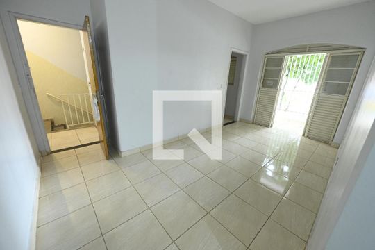 Sala de apartamento para alugar com 2 quartos, 130m² em Setor Urias Magalhães, Goiânia