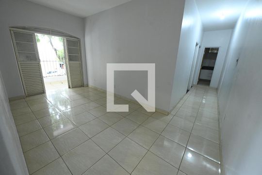 Apartamento para alugar com 2 quartos, 130m² em Setor Urias Magalhães, Goiânia