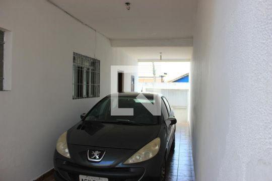 Garagem de casa à venda com 4 quartos, 200m² em Jardim Pinhal, Guarulhos
