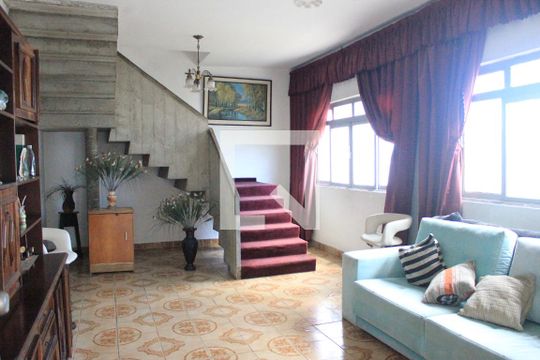 Casa à venda com 4 quartos, 200m² em Jardim Pinhal, Guarulhos