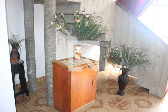 Sala de casa à venda com 4 quartos, 200m² em Jardim Pinhal, Guarulhos