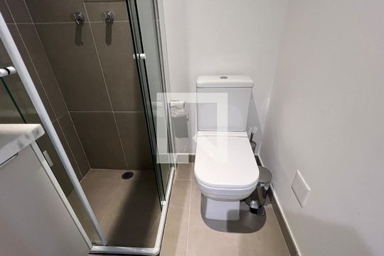 Banheiro de apartamento para alugar com 1 quarto, 19m² em Pinheiros, São Paulo