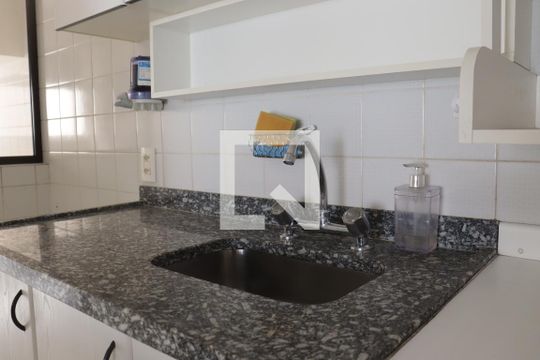 cozinha  de apartamento para alugar com 2 quartos, 80m² em Pompeia, São Paulo
