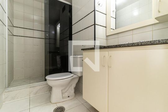 Banheiro de kitnet/studio para alugar com 1 quarto, 32m² em Vila Buarque, São Paulo
