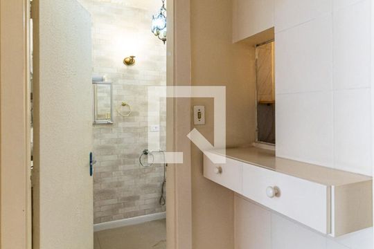 Corredor de apartamento para alugar com 1 quarto, 75m² em Santa Ifigênia, São Paulo
