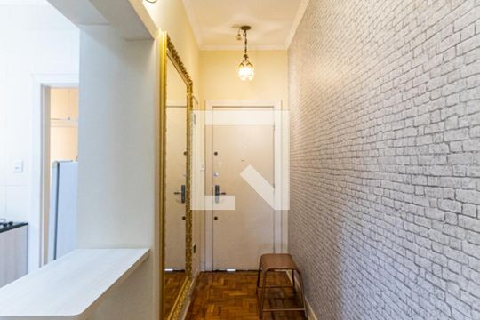Entrada de apartamento para alugar com 1 quarto, 75m² em Santa Ifigênia, São Paulo