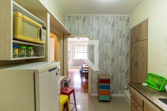Cozinha de apartamento para alugar com 1 quarto, 75m² em Santa Ifigênia, São Paulo