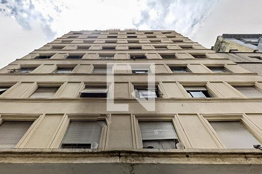 Fachada de apartamento para alugar com 1 quarto, 75m² em Santa Ifigênia, São Paulo