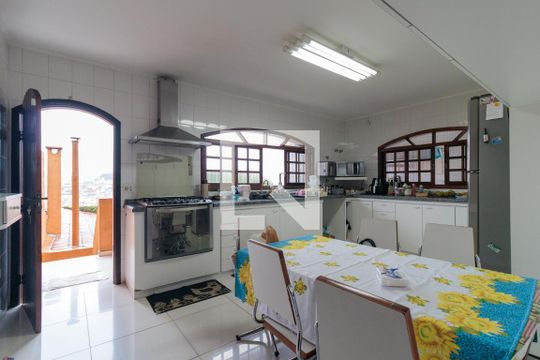 Cozinha de casa para alugar com 5 quartos, 420m² em Jardim Leônidas Moreira, São Paulo