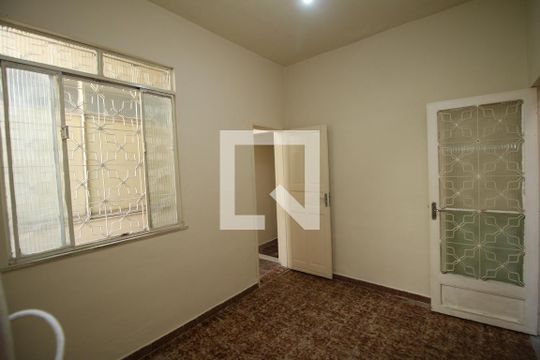 Sala de apartamento para alugar com 1 quarto, 55m² em Olaria, Rio de Janeiro