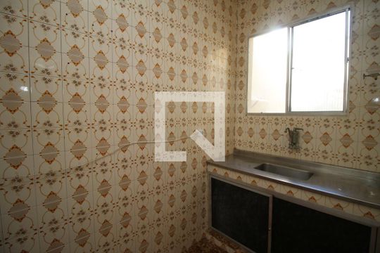 Cozinha de apartamento para alugar com 1 quarto, 55m² em Olaria, Rio de Janeiro