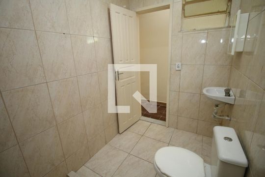 Banheiro de apartamento para alugar com 1 quarto, 55m² em Olaria, Rio de Janeiro