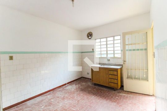 Cozinha de casa à venda com 1 quarto, 68m² em Vila Carmosina, São Paulo