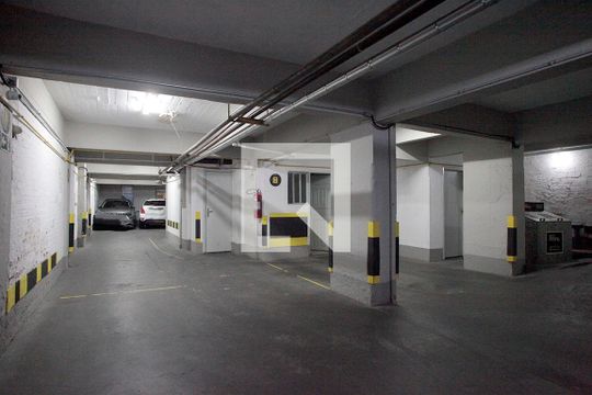 Área Comum - Garagem  de apartamento à venda com 3 quartos, 127m² em Centro Histórico, Porto Alegre