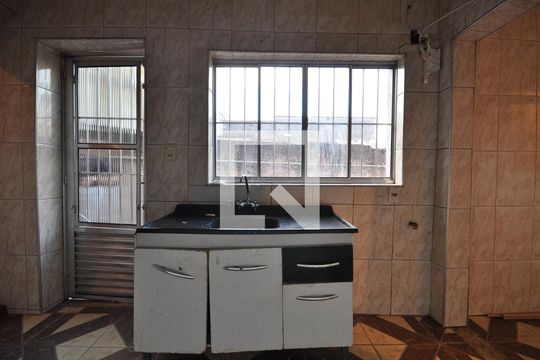 Cozinha de casa para alugar com 2 quartos, 42m² em Vila Medeiros, São Paulo
