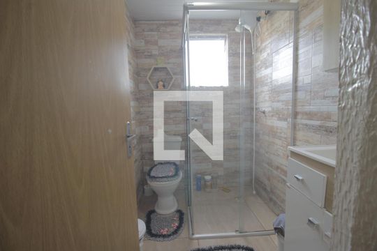 Banheiro de apartamento à venda com 2 quartos, 42m² em Guajuviras, Canoas