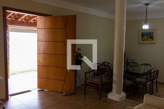 Casa à venda com 3 quartos, 230m² em Parque Xangrilá, Campinas