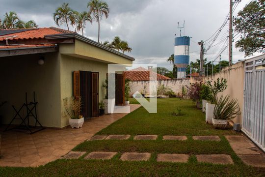 ÁREA EXTERNA de casa à venda com 3 quartos, 230m² em Parque Xangrilá, Campinas