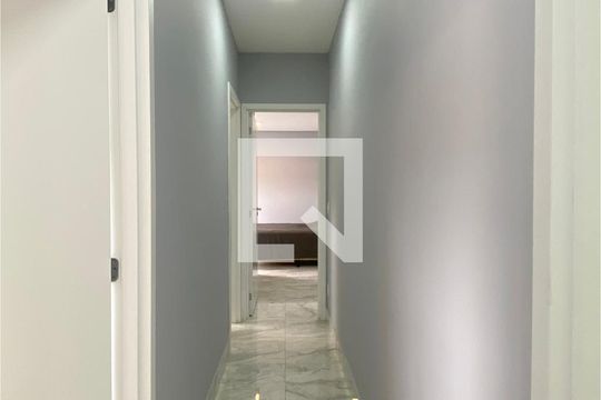 Corredor de apartamento à venda com 3 quartos, 86m² em Centro Comercial Jubran, Barueri