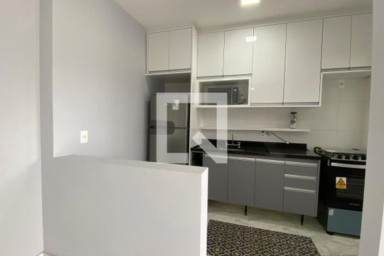 Cozinha de apartamento à venda com 3 quartos, 86m² em Centro Comercial Jubran, Barueri