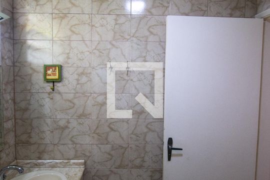 Banheiro de casa à venda com 2 quartos, 331m² em Jardim Adelaide, São Paulo