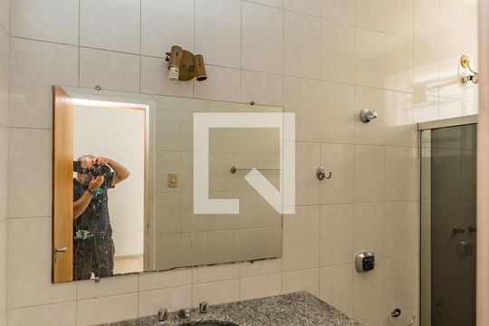 Banheiro da Suíte  de casa para alugar com 3 quartos, 240m² em Jardim America, Belo Horizonte