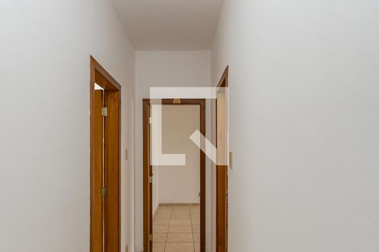 Corredor de casa para alugar com 3 quartos, 240m² em Jardim America, Belo Horizonte