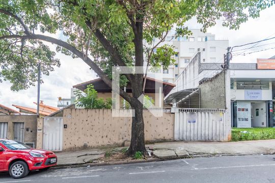 Fachada de casa para alugar com 3 quartos, 240m² em Jardim America, Belo Horizonte