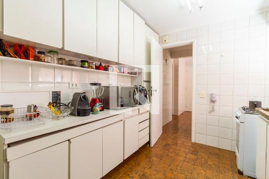 Cozinha de apartamento à venda com 3 quartos, 100m² em Pinheiros, São Paulo