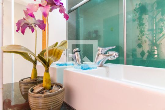 Banheiro da Suíte de apartamento à venda com 3 quartos, 100m² em Pinheiros, São Paulo