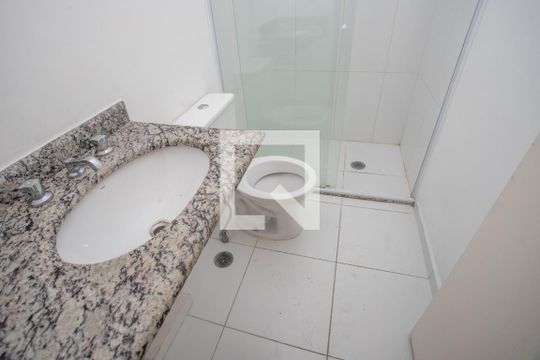 Banheiro da suíte  de apartamento para alugar com 2 quartos, 52m² em Centro, Diadema